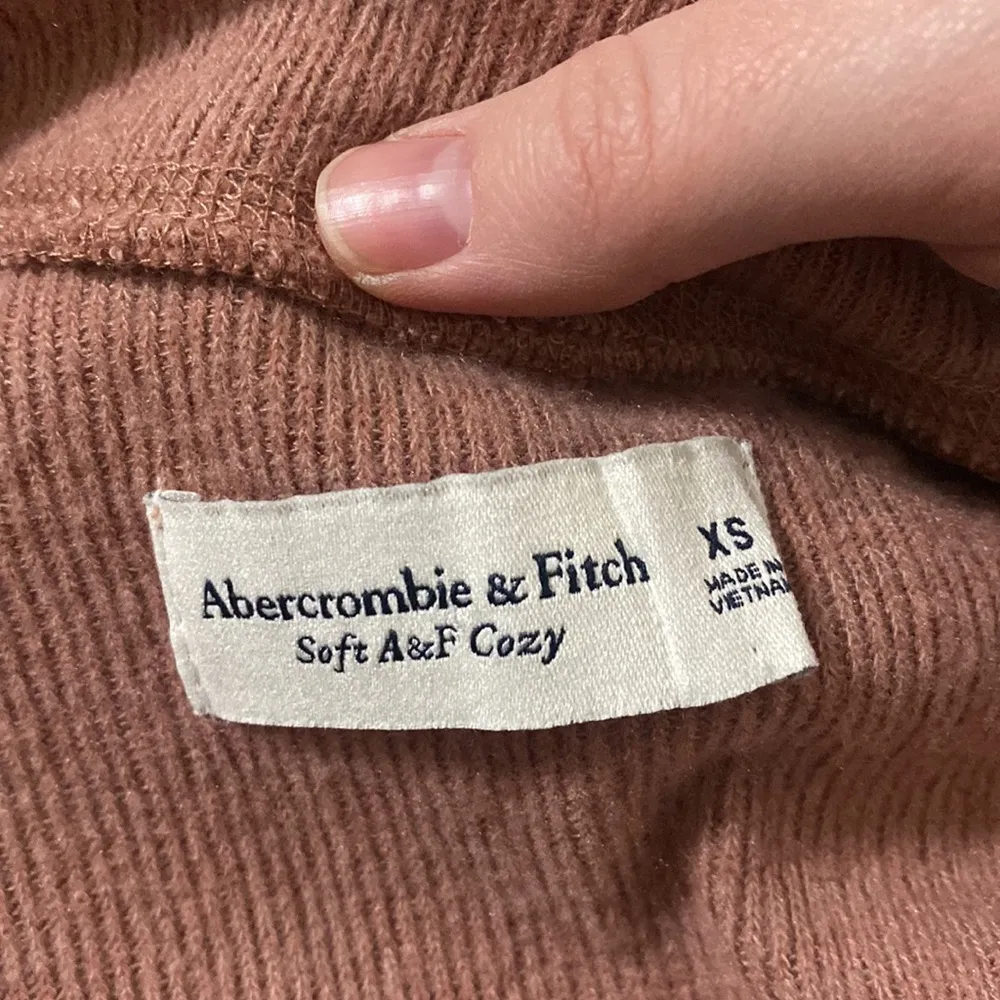 Abercrombie & Fitch dusty mauve Soft & Cozy slouched cropped sweater cardigan XS - Image 9