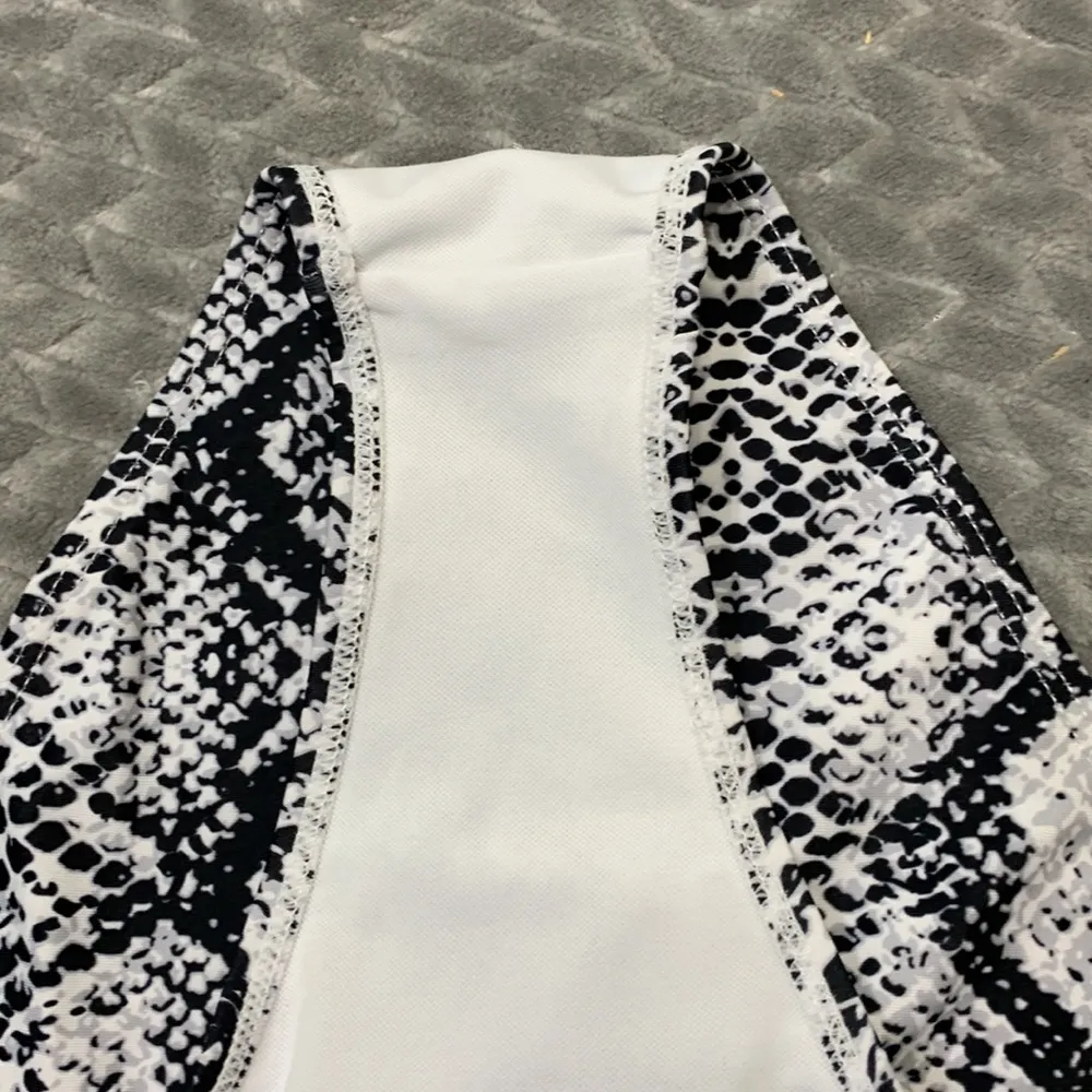 Romwe Snake Print Black and White Bikini Size Medium - Image 13