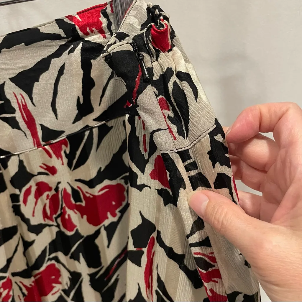 Beautiful vintage 90’s creamy Jones New York silk floral pleated midi skirt - Image 9