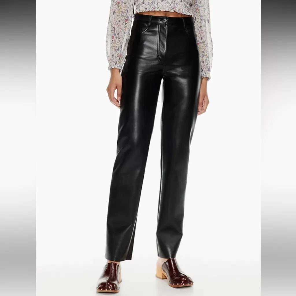 Aritzia Wilfred The Melina Pants Vegan Leather Straight Leg Black. Size 0. - Image 2