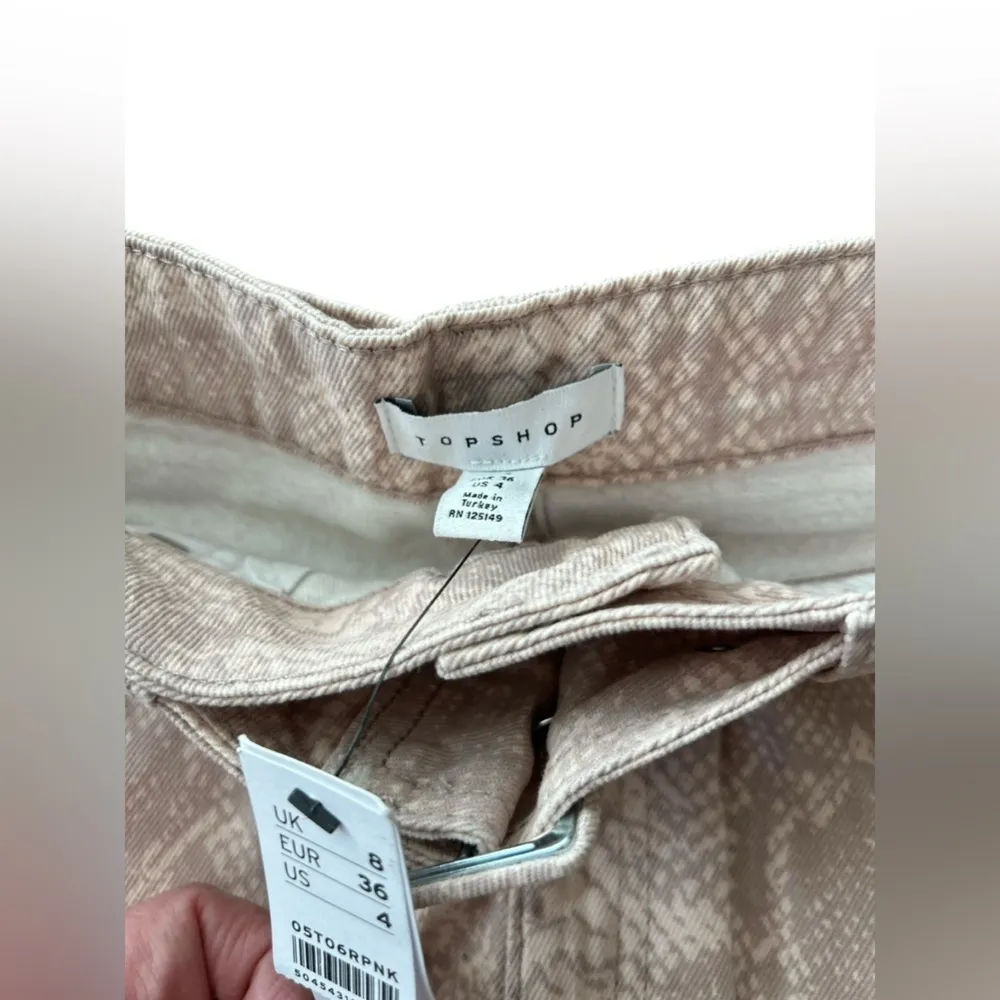 Topshop‎ Women's Size 4 Beige Animal Print Belted Mini Skirt - Image 5