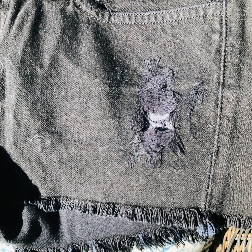 NEW  Black Jean shorts Distressed Frayed 27 - Image 2