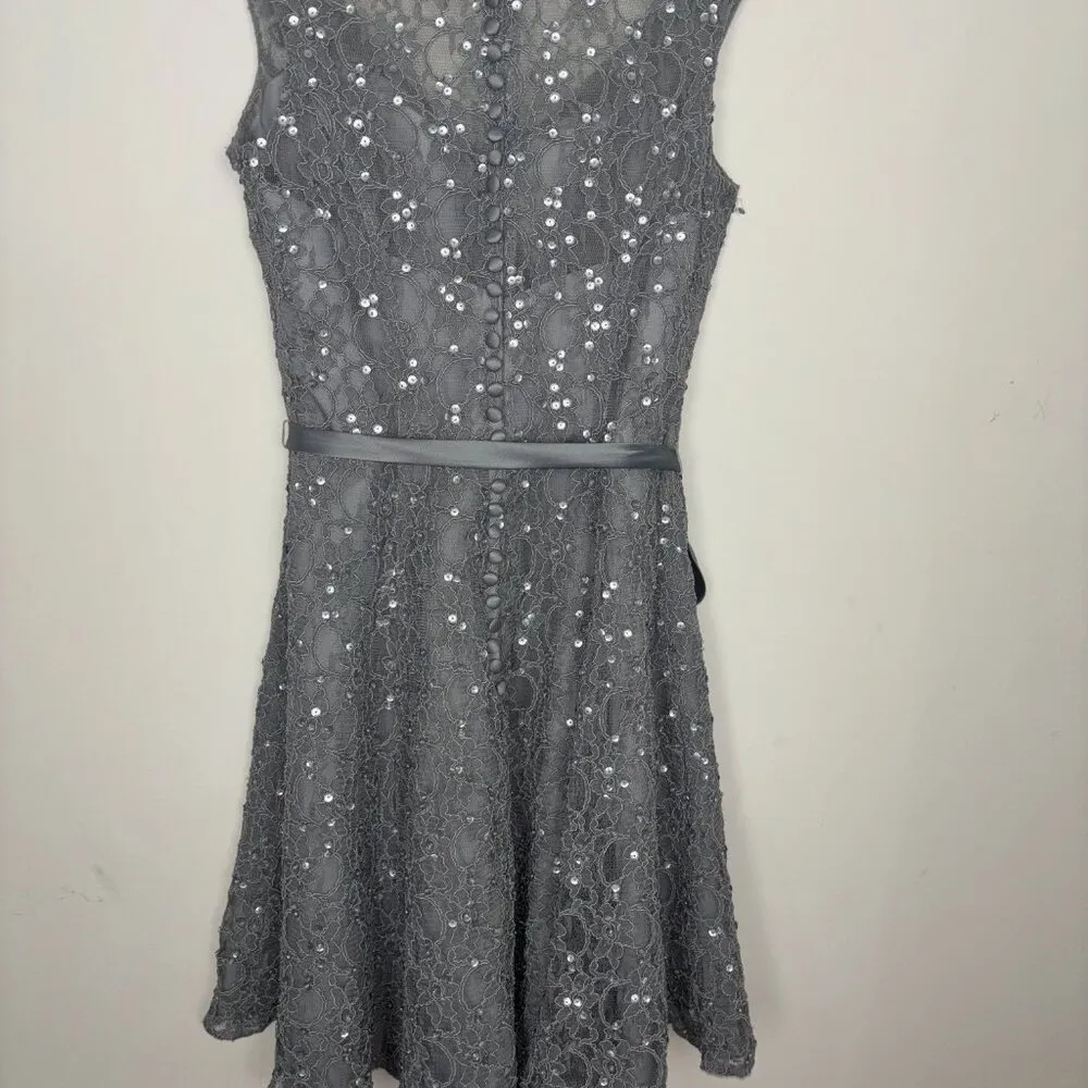 Elegant Light Gray Sequins Cocktail Dress Size 14 - Image 5