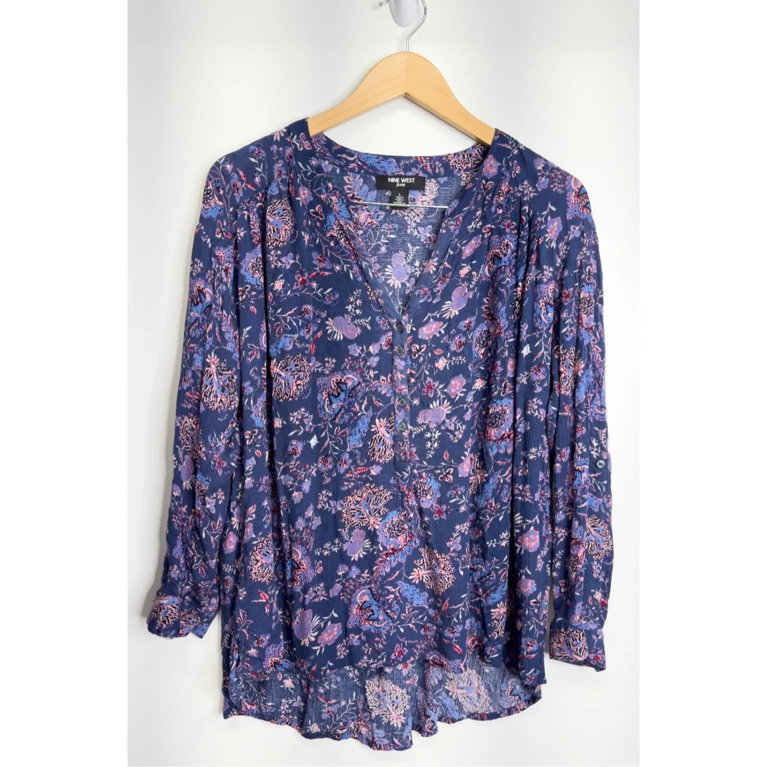 Nine West Jeans Georgia Blouse Floral V Neck Purple Size Large Viscose - Image 4