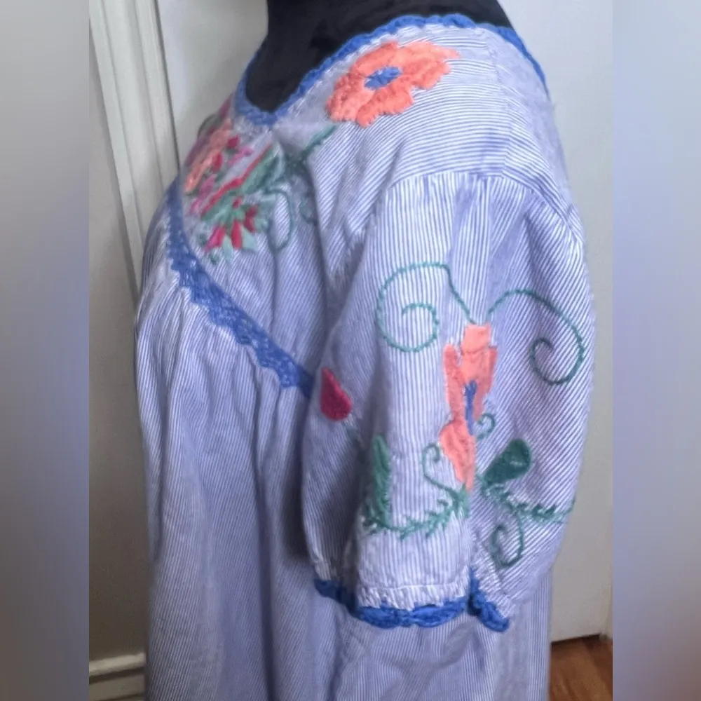 Roller Rabbit Blue & White Stripe Floral Embroidered Crochet Shift Dress Sz L/XL - Image 10