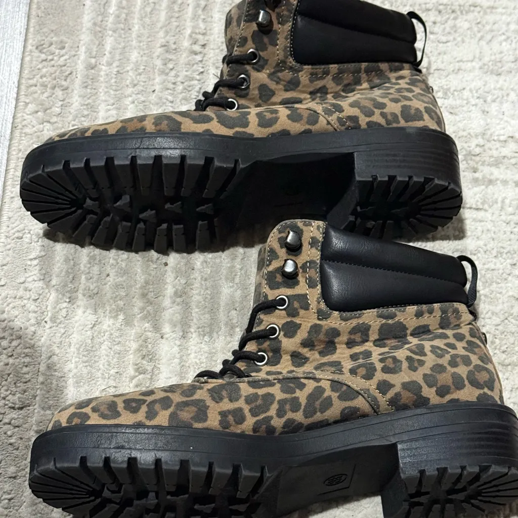 Universal Threads Universal Thread Leopard Print Women's Boots size 8.5 - Image 5