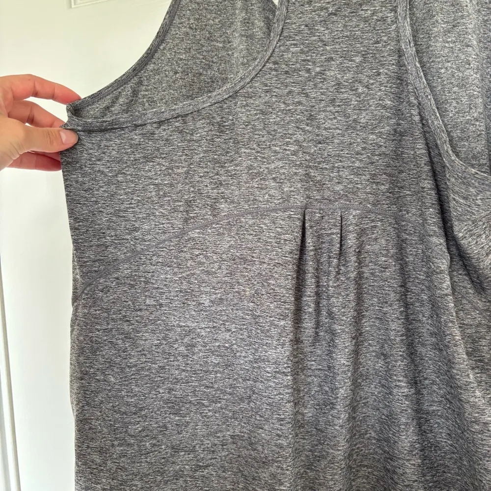 Reebok Gray Racerback Workout Tank Top Size Medium - Image 6