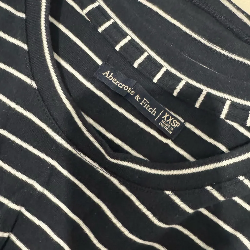 Abercrombie & Fitch  Black and White Striped Top - Image 3