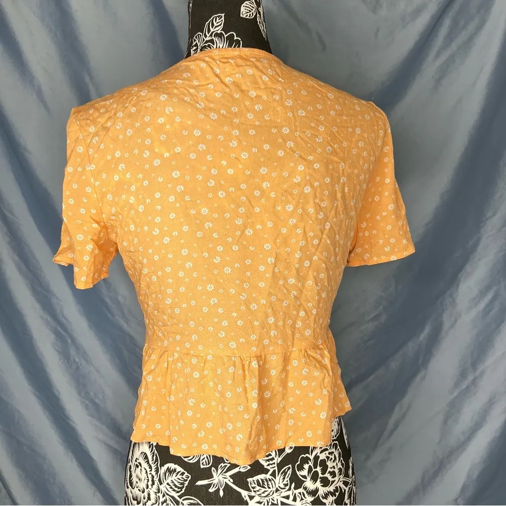 Tie Front Floral Peplum Top - Image 6