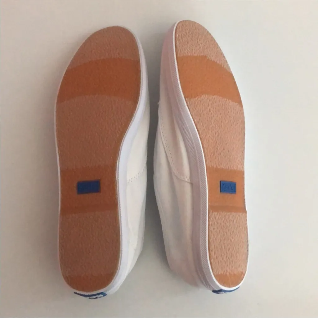 Keds  nwt Women's Classic White Slip-On Sneakers - Image 3