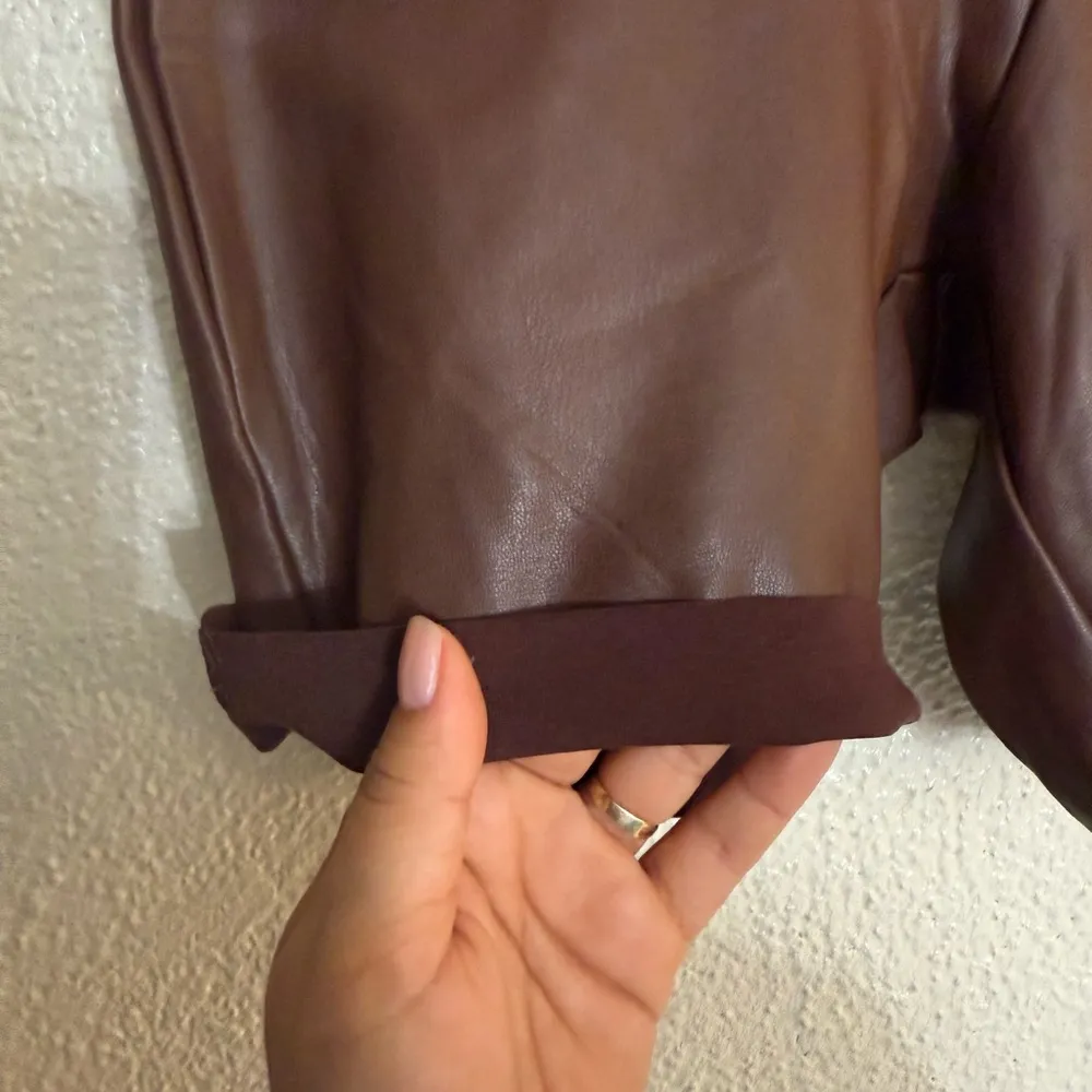 Skims faux leather biker short cocoa color size S NWT - Image 9