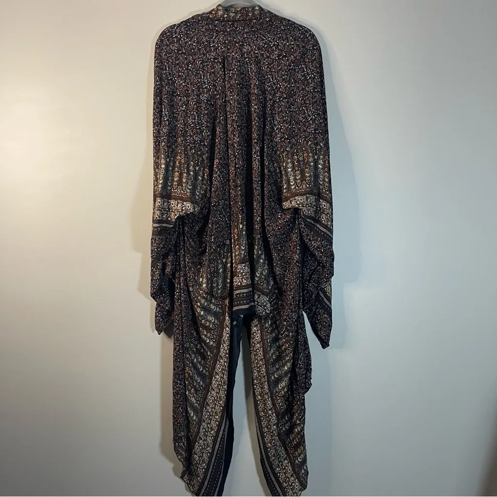 Freeway Black and Gold Patterned Cape - Image 7