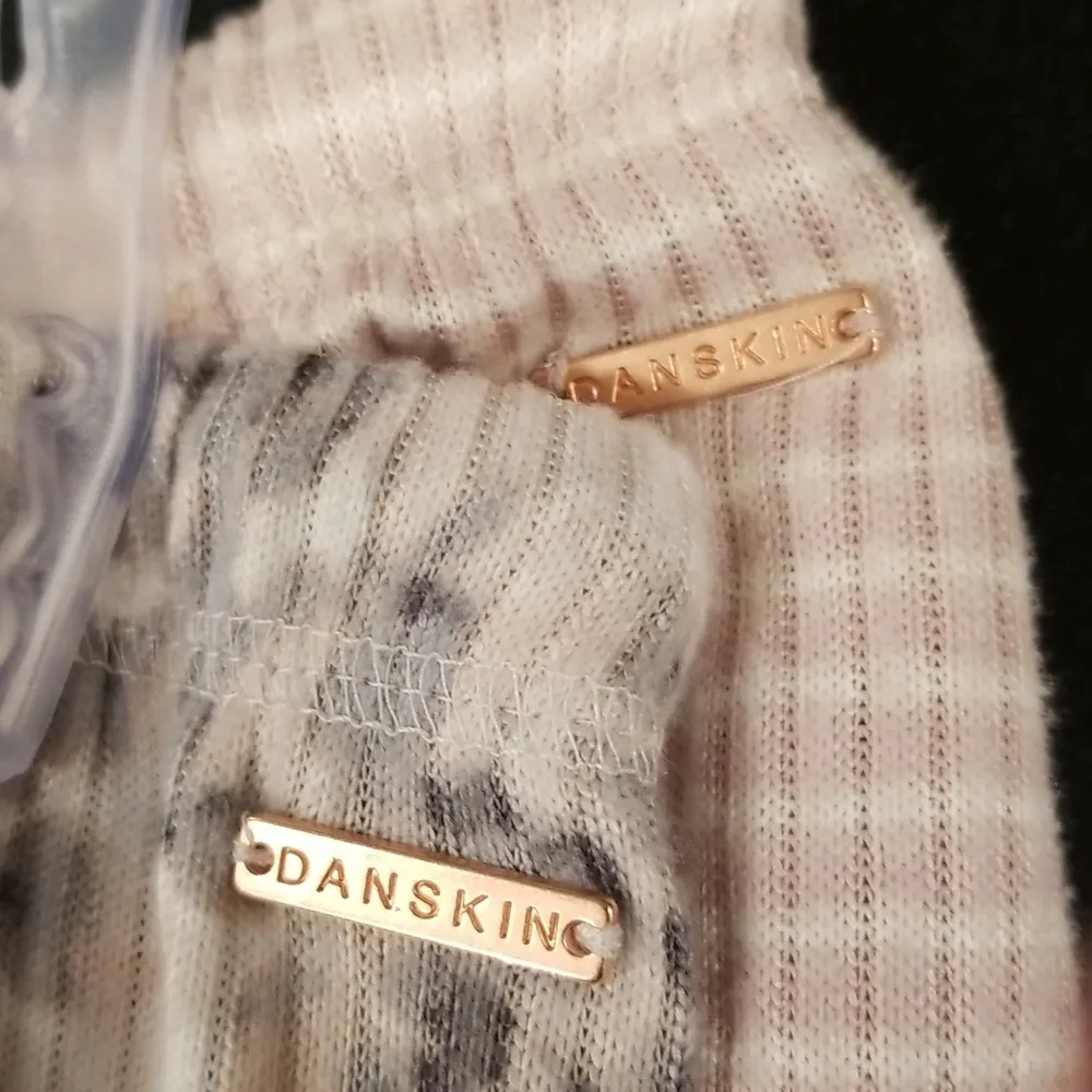 💕DANSKIN💕 PJ Prints & Solid Ribbed PJ Shorts 2Pk Pink & Gray Pattern Large NWT - Image 5