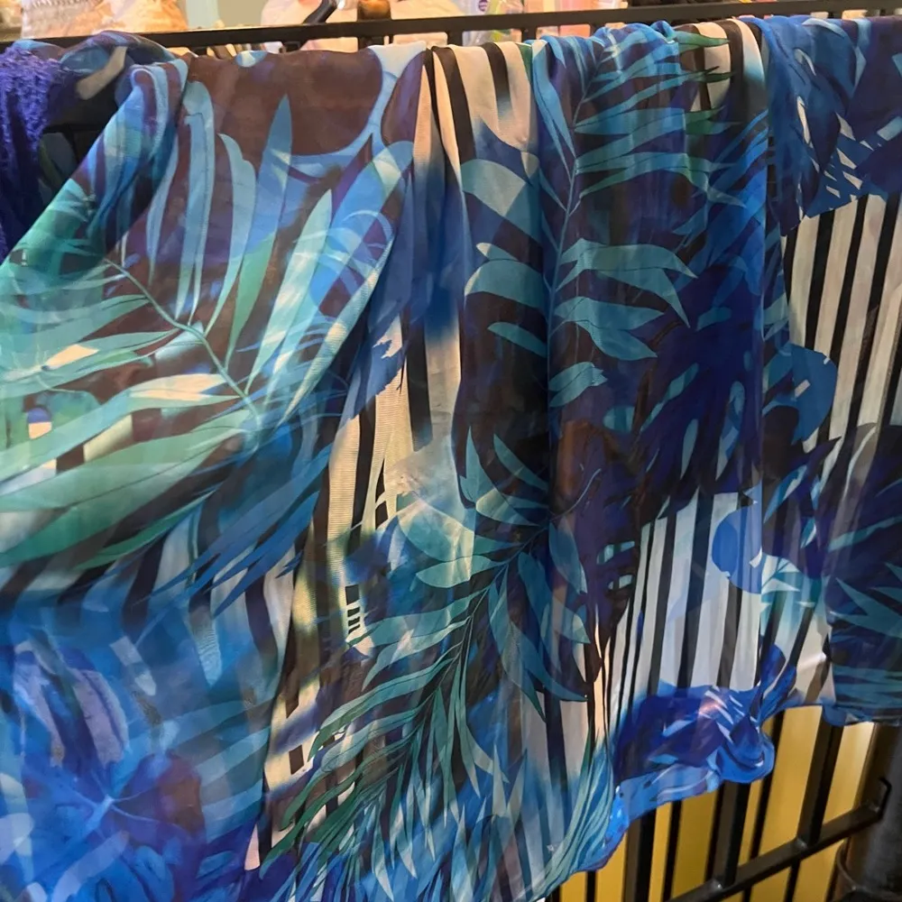 Blue tunic/ swimsuit coverup size small flair sleeve NWOT - Image 5