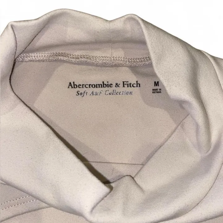 Abercrombie & Fitch beige bodysuit with cutout and mock neck - Image 4