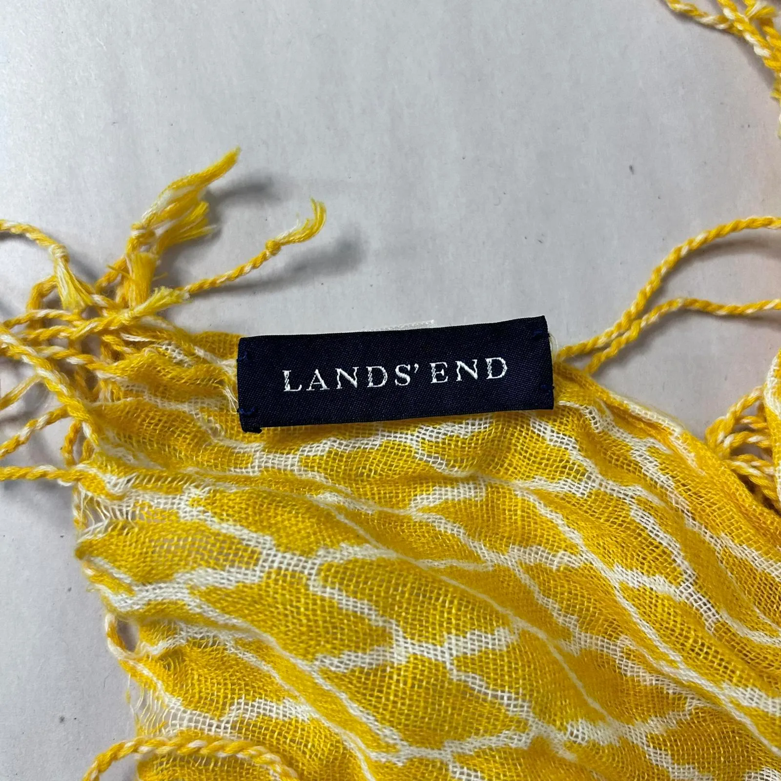 Lands End Light weight scarf‎ in yellow and white diamond pattern - Image 4