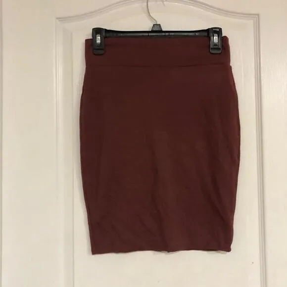 Charlotte Russe Women's Straight Pencil Skirt Back Slit Pull On Maroon Medium‎ - Image 2