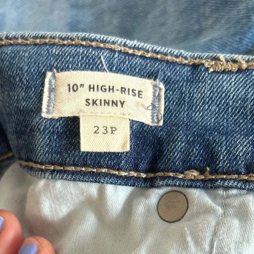 Madewell Petite 10" High-Rise Skinny Jeans in Wheeler Wash - Image 6