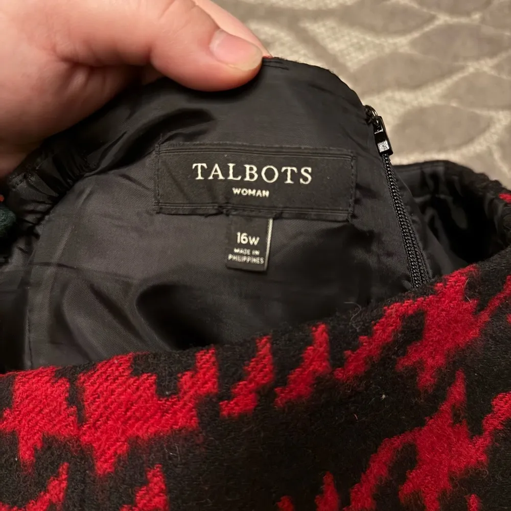 Wool Blend Lined Houndstooth Skirt Size 16 Slit in Back - Image 3