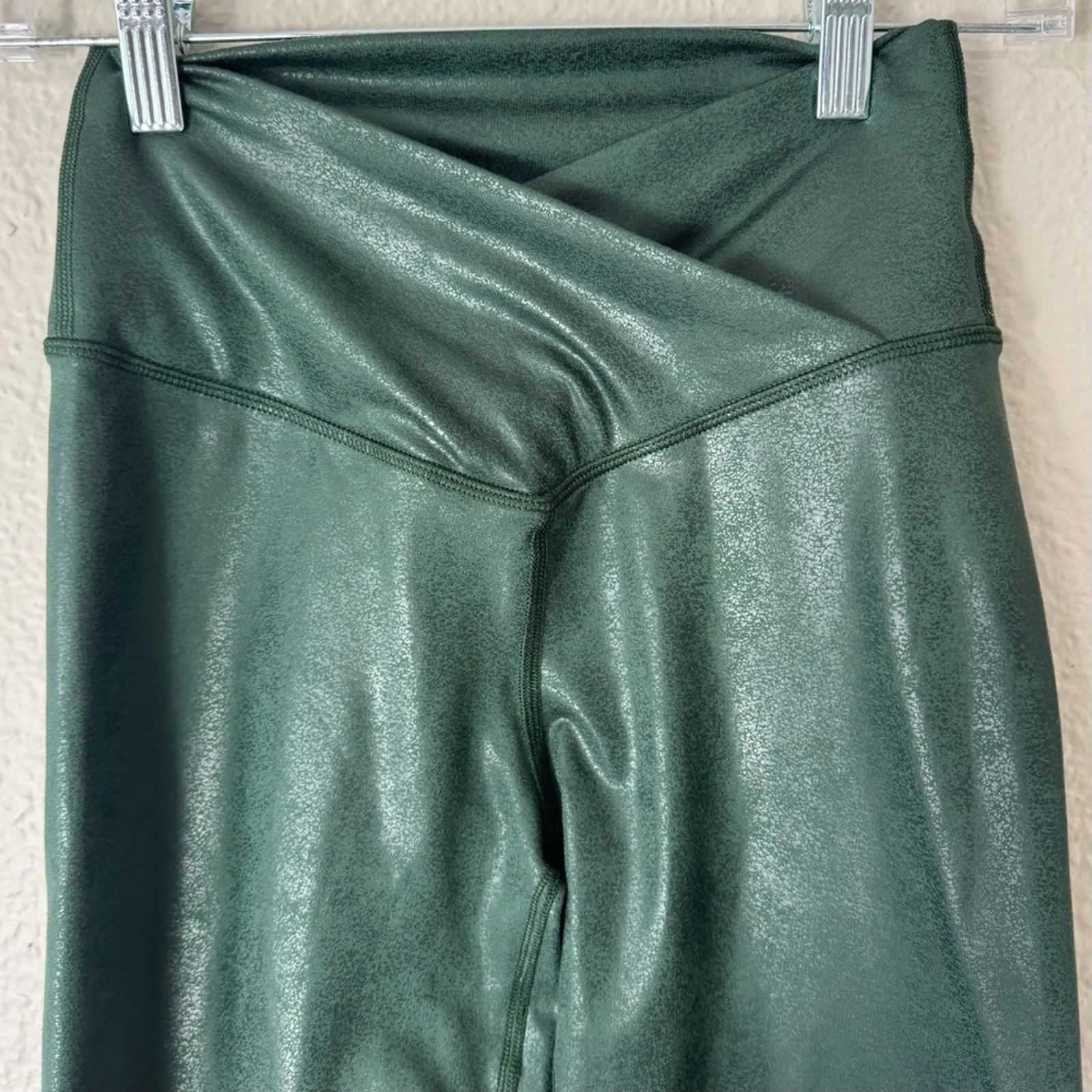 Aerie Offline The Hugger Dark Green Crossover Mid-rise Leggings Size Small - Image 2