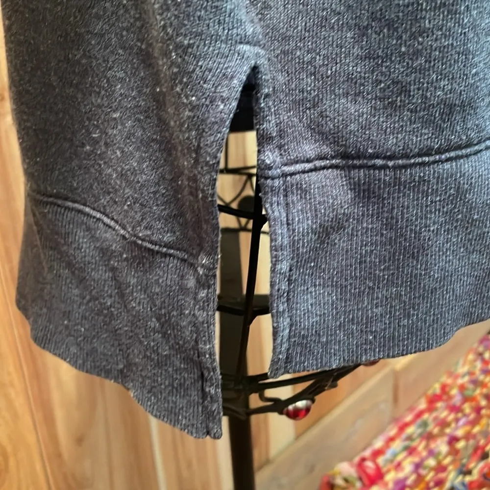 😅😅😅3 for 12$😅😅😅Time And Tru Gray Sweater - Image 4