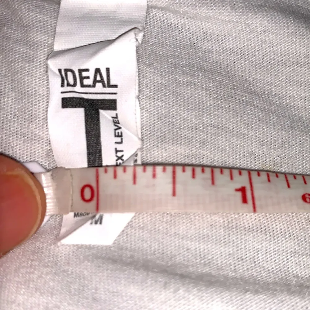 2017 SAE Fraternity Mom's Weekend White Short Sleeve-V-Neck T-Shirt Size Medium - Image 4