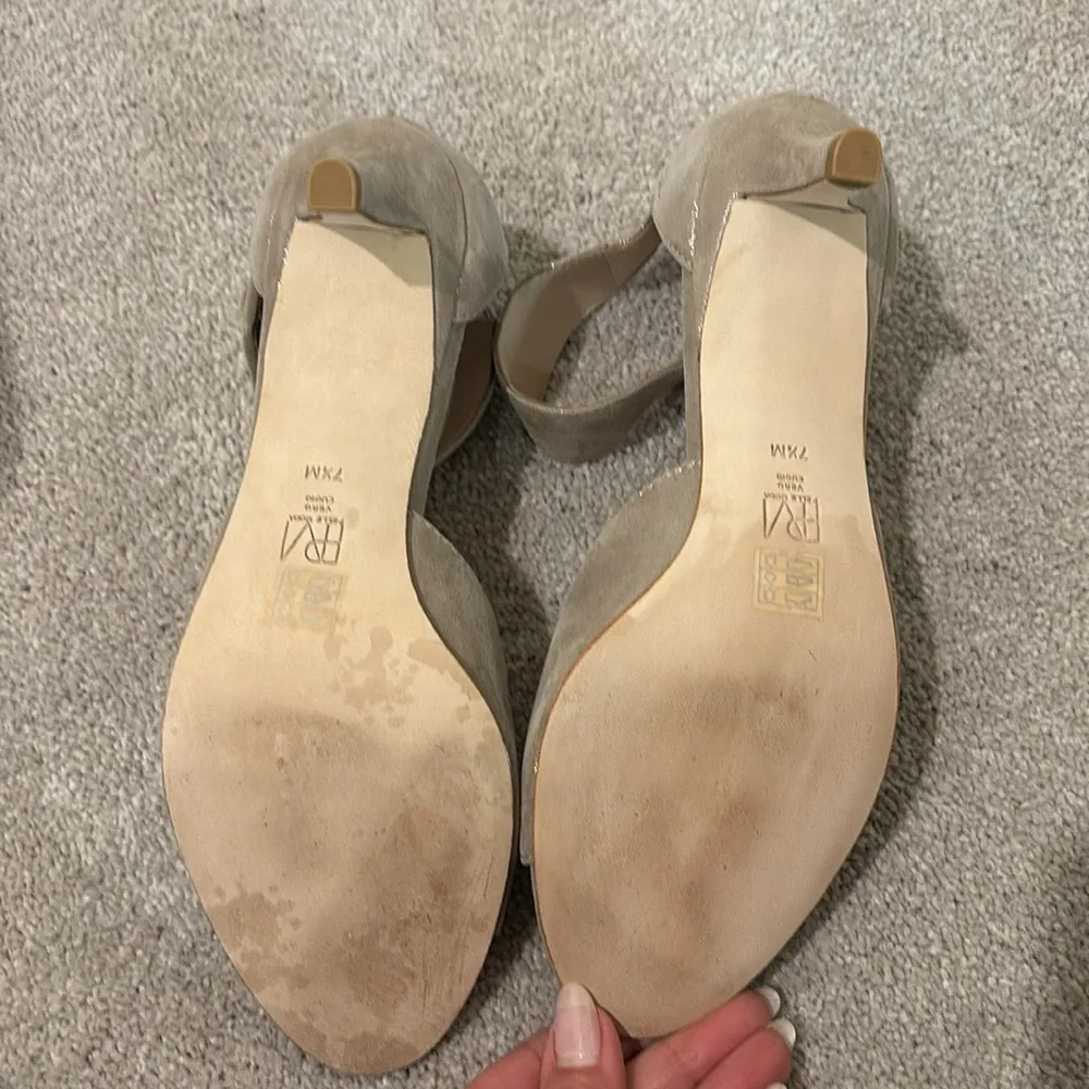 Pelle Moda Taupe Shimmer Ankle Buckle Low heel Sandal Shoes Heels 7.5 Tan - Image 6