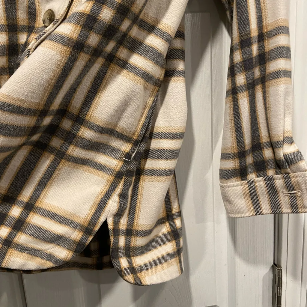 Old Navy Size S Oversized Plaid Flannel Shirt Jacket Soft Brushed Button Shacket - Image 5