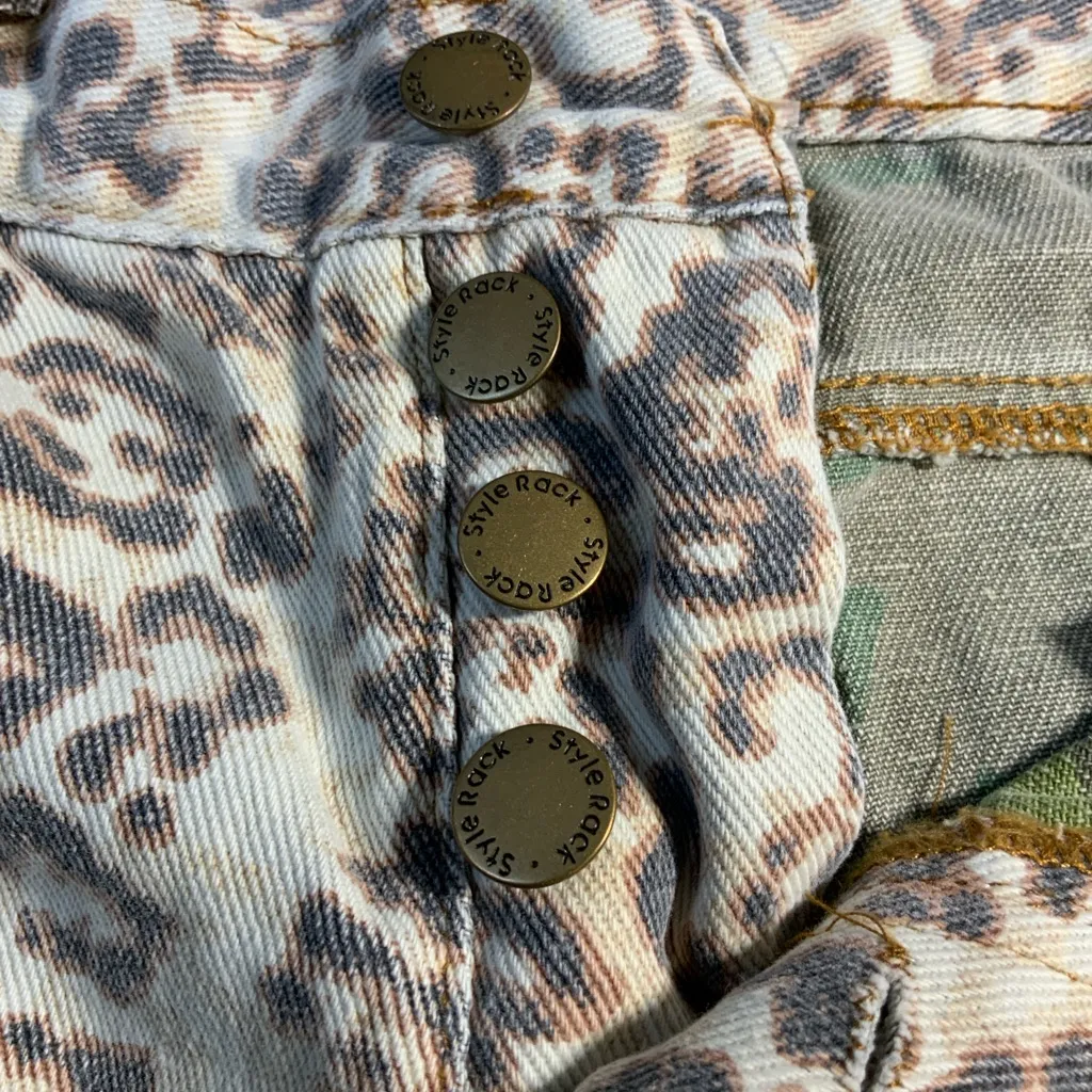 Style Rack  Leopard Print Jeans Button Fly Size  Medium Raw Hem - Image 6