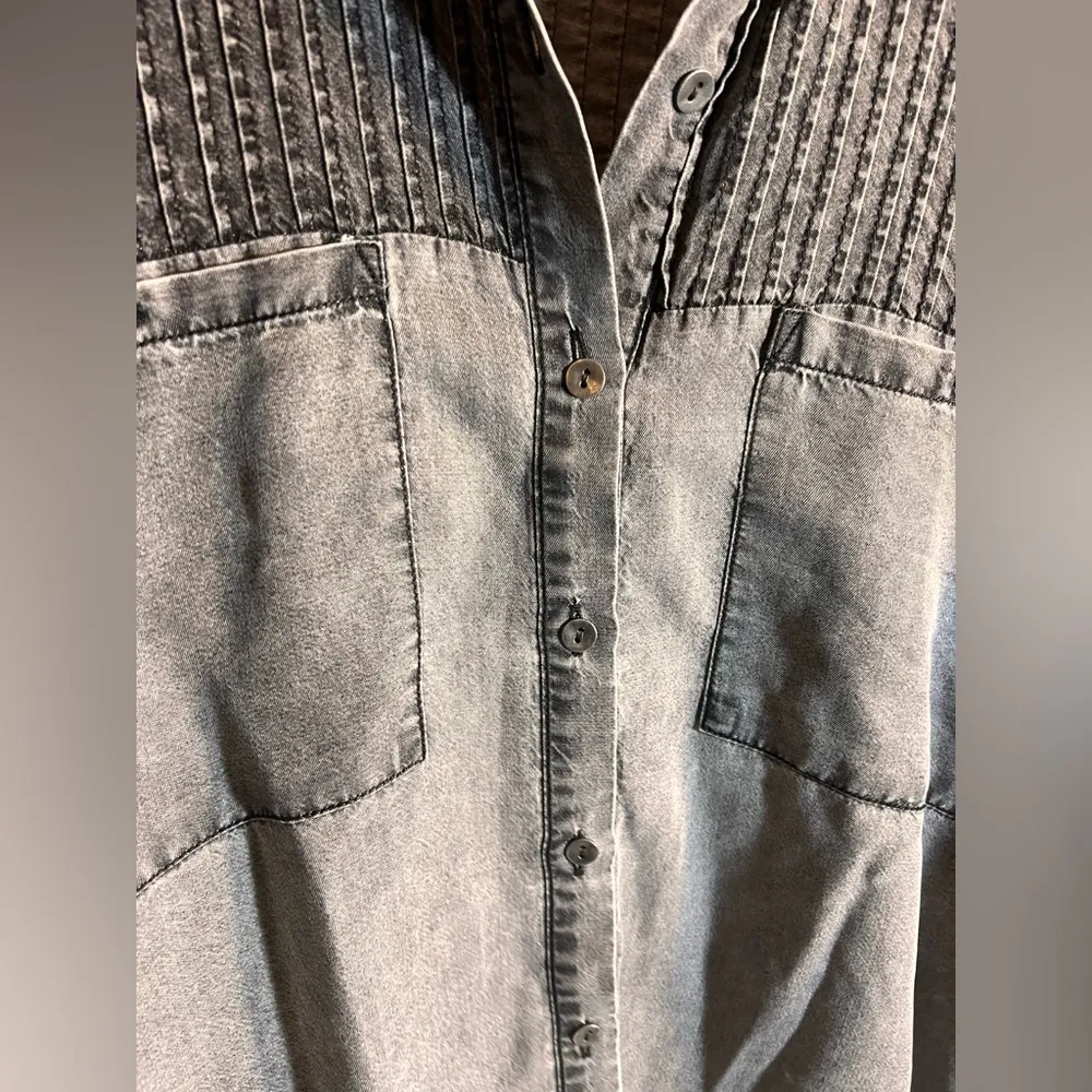 Gray Textured Button-Up Shirt oversized loose fit
Grey denim look tencel top - Image 8