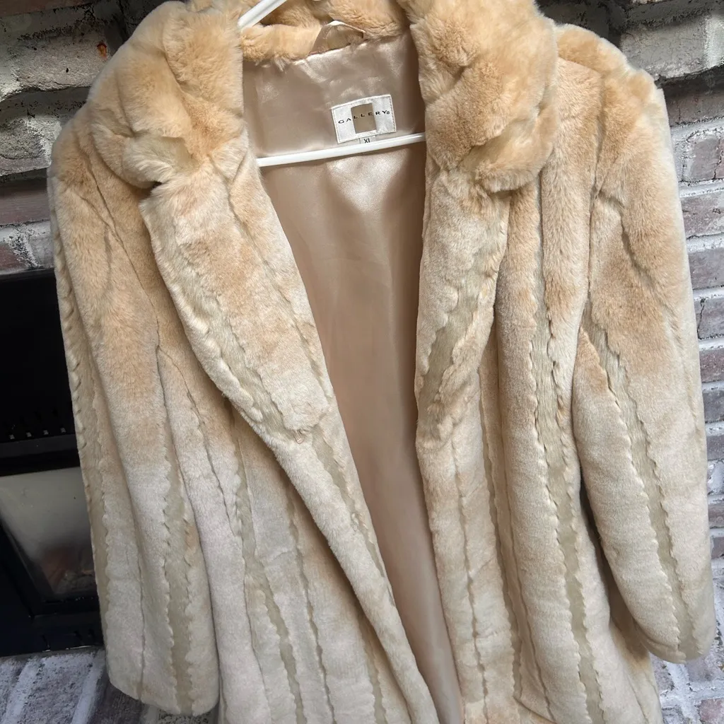 Gallery beige tan faux fur long plush cruelty free coat Size XL - Image 6
