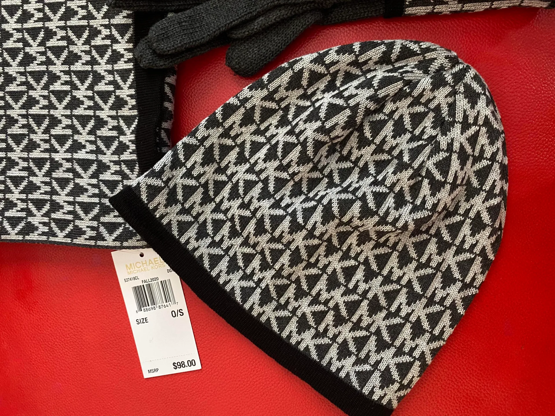 Michael Kors Scarf,Hat & Gloves Set - Image 3