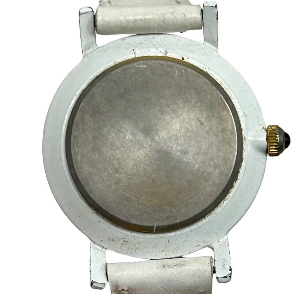 Vintage Gucci Quartz Movement gold with white Leather Strap Ladies - Image 7