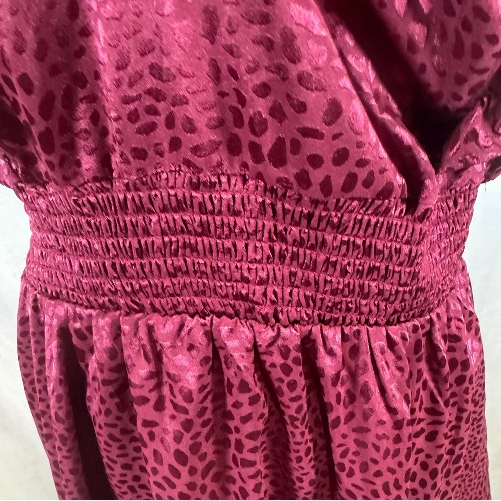 Sadie & Sage wine burgundy smocked satin printed ruffle dress size large - Image 2
