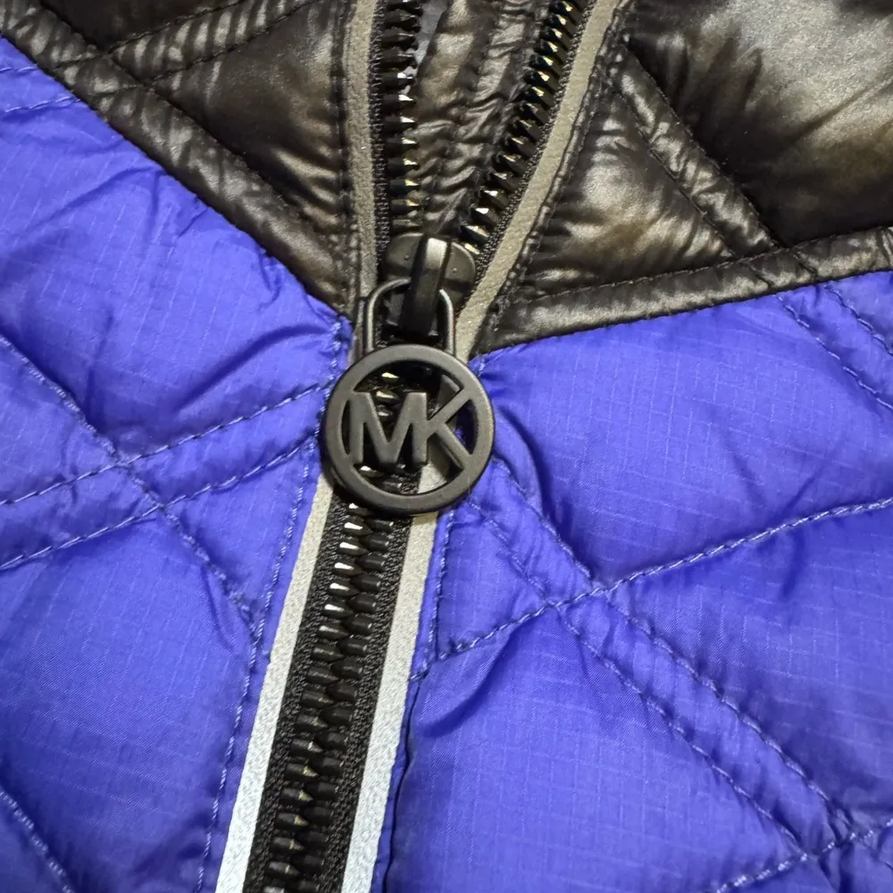 Michael Kors women's V-Chest Down Fill puffer jacket Small - Image 4