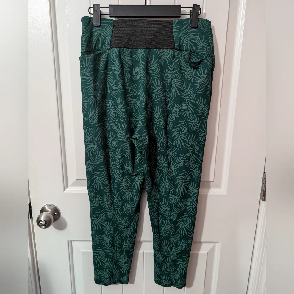 BETABRAND Dress Pant Yoga Pants Medium/Petite Jungle Print - Image 2