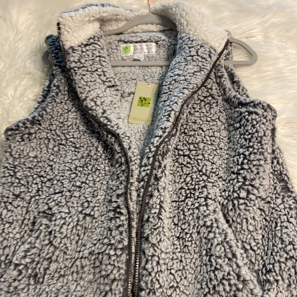 Sherpa Looking Vest size L made by Halcyon gray and white so soft brand new Size L - Image 16