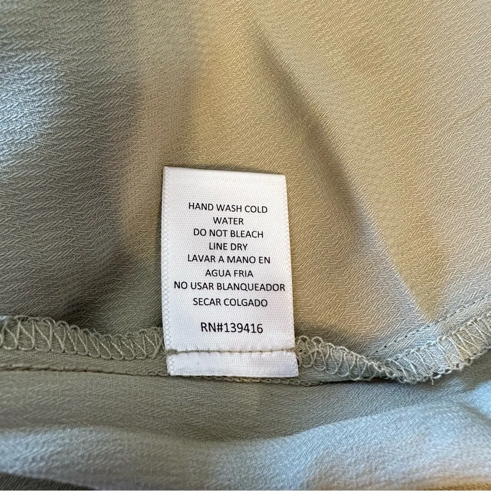 Zenobia Sage Green Lightweight Flutter Sleeve Blouse size 2X NWT V Neck - Image 9