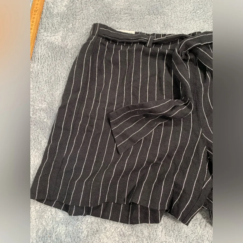 Calvin Klein Black Pinstriped linen Shorts - Image 2