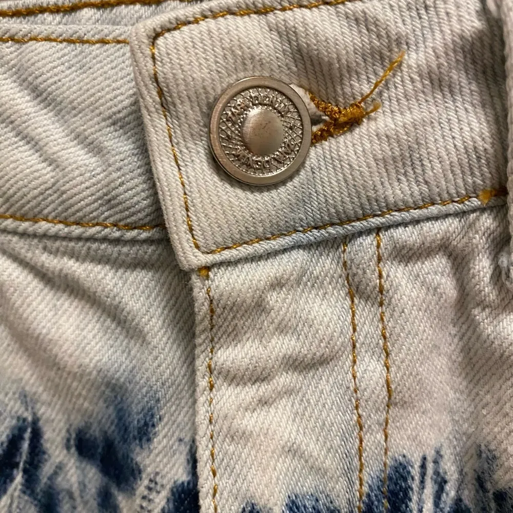Zara High Waisted Tie Dye Distressed Jean Shorts Size 4 - Image 4