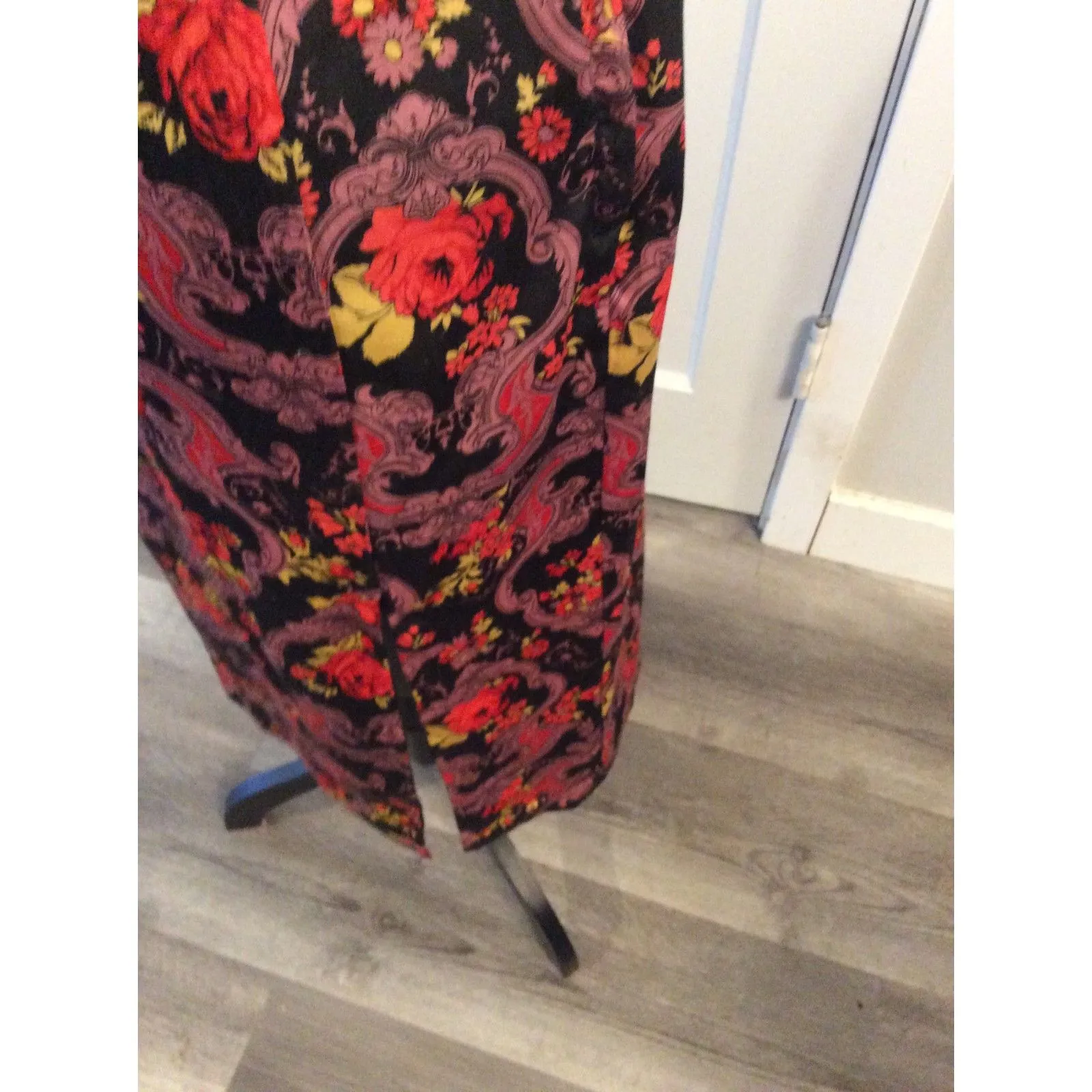 Modcloth midi pencil skirt floral whimsy front slit Large L Satin Feel - Image 5