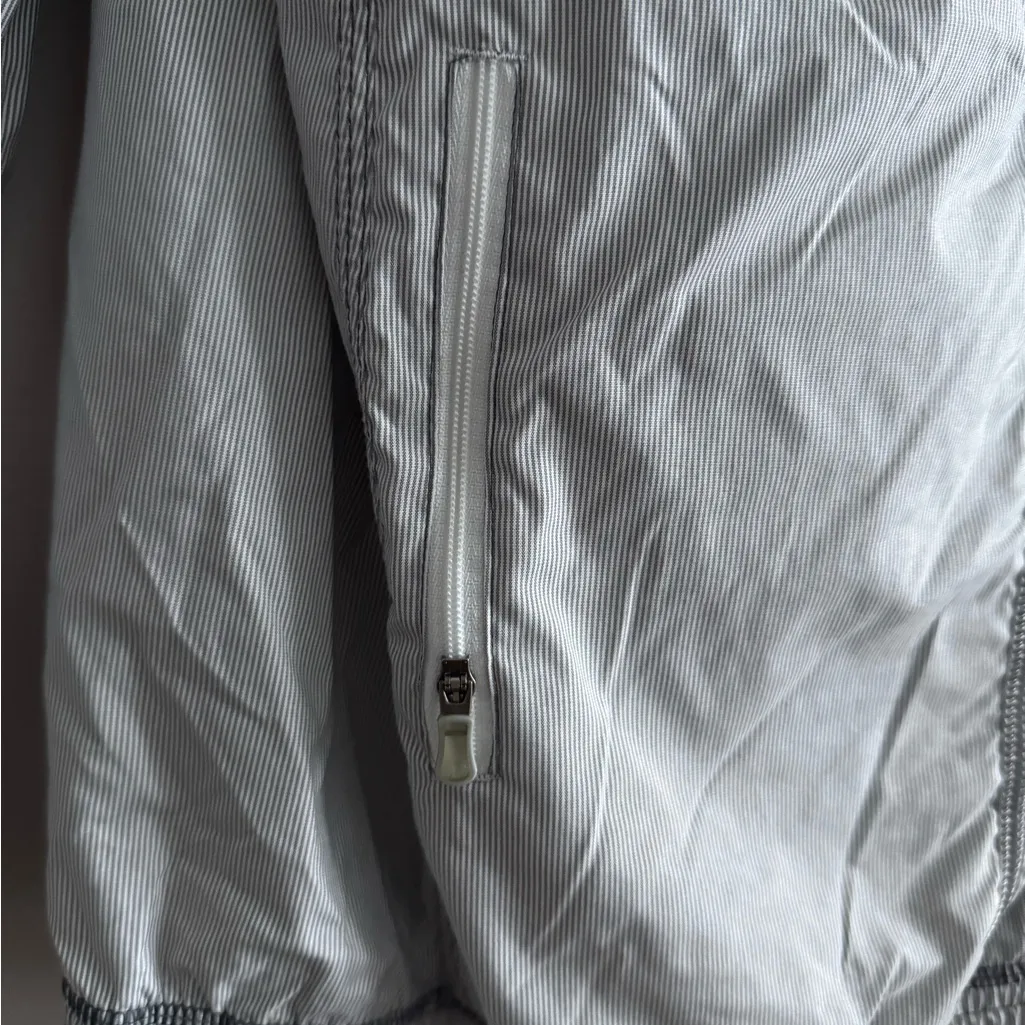Lululemon Willpower Pullover Jacket 8 Grey White Striped - Image 7