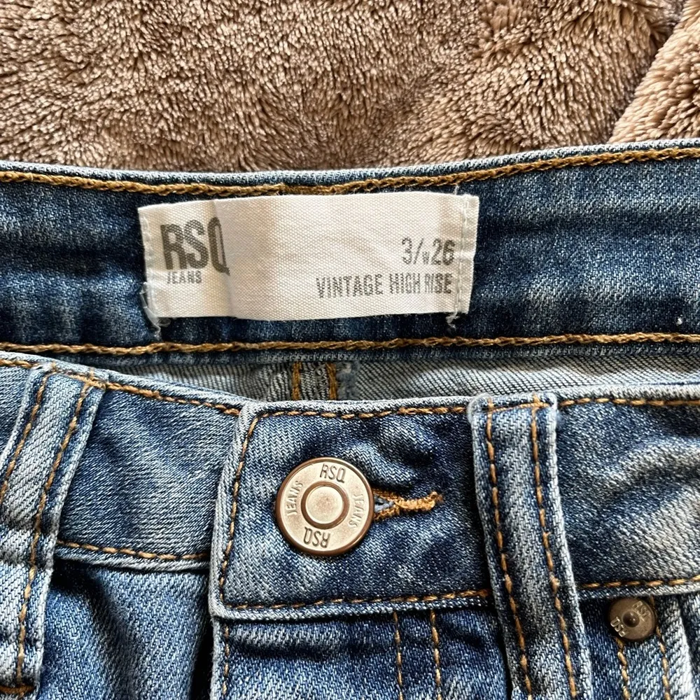 RSQ Vintage Hi-Rise Distressed Denim Button Fly Jean Shorts Women’s Sz 3/26 EUC - Image 5