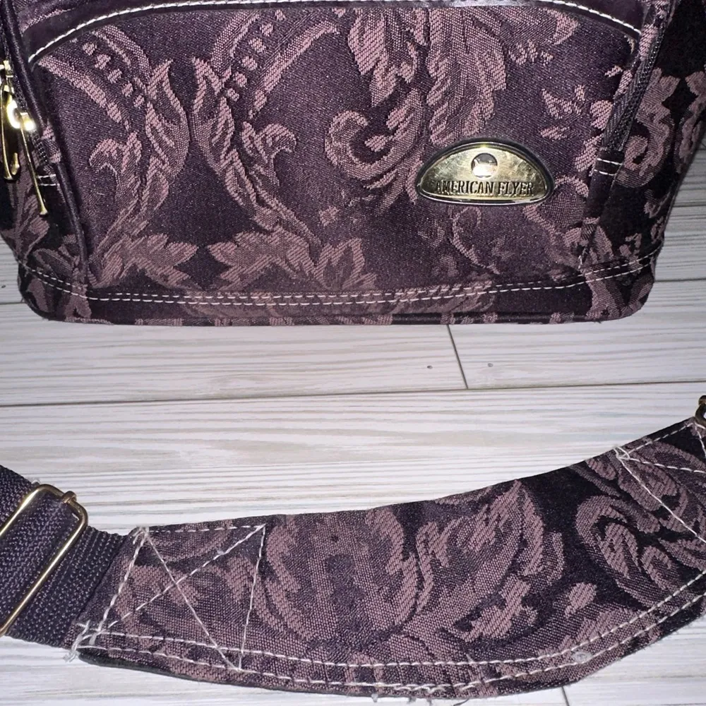 Like New American Flyer Large Womens Purse Strap Bag - Image 3