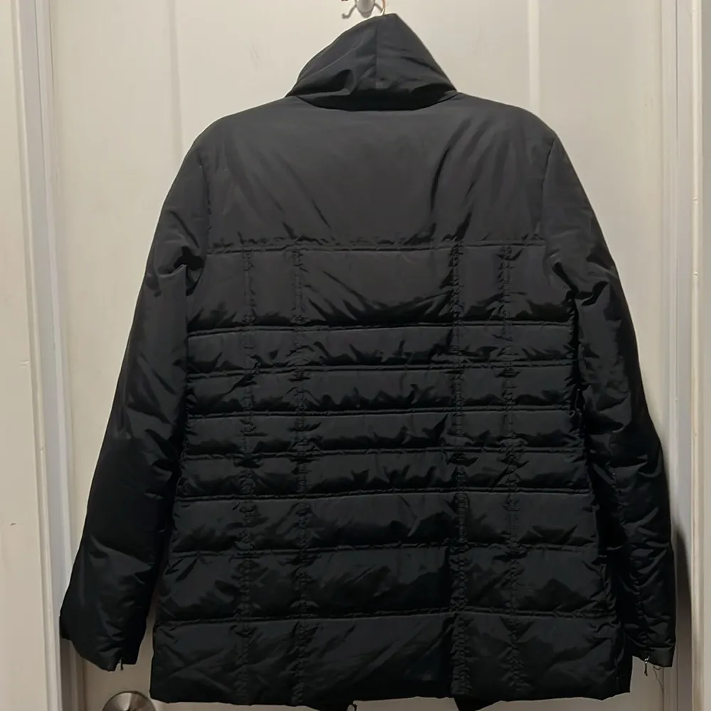 EUC Zara size M puffer jacket. Nice quality. Zipper and snap closure. - Image 4