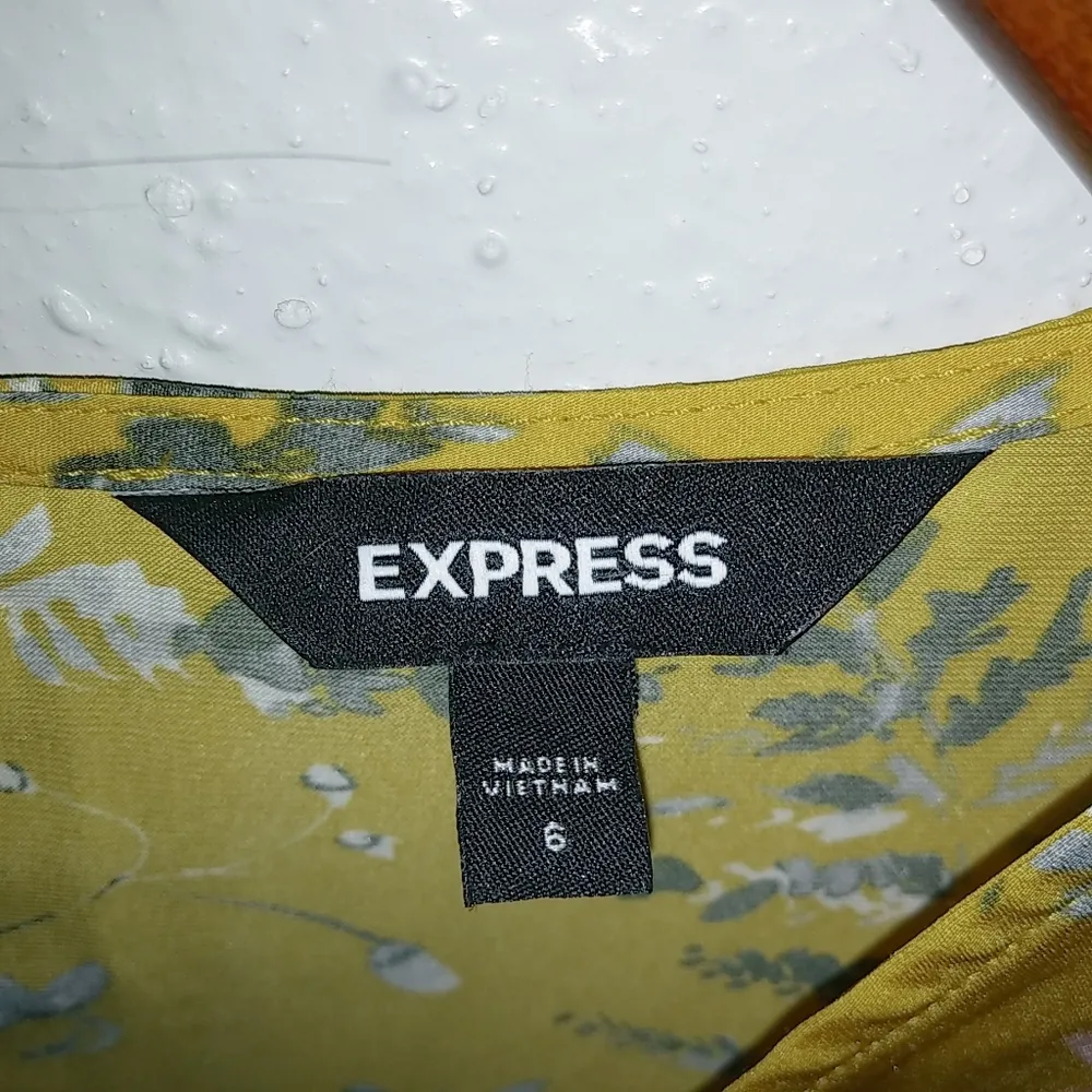 Express 6 Fit & Flare Summer Casual V-Neck Golden Yellow Floral Mini Dress - Image 6