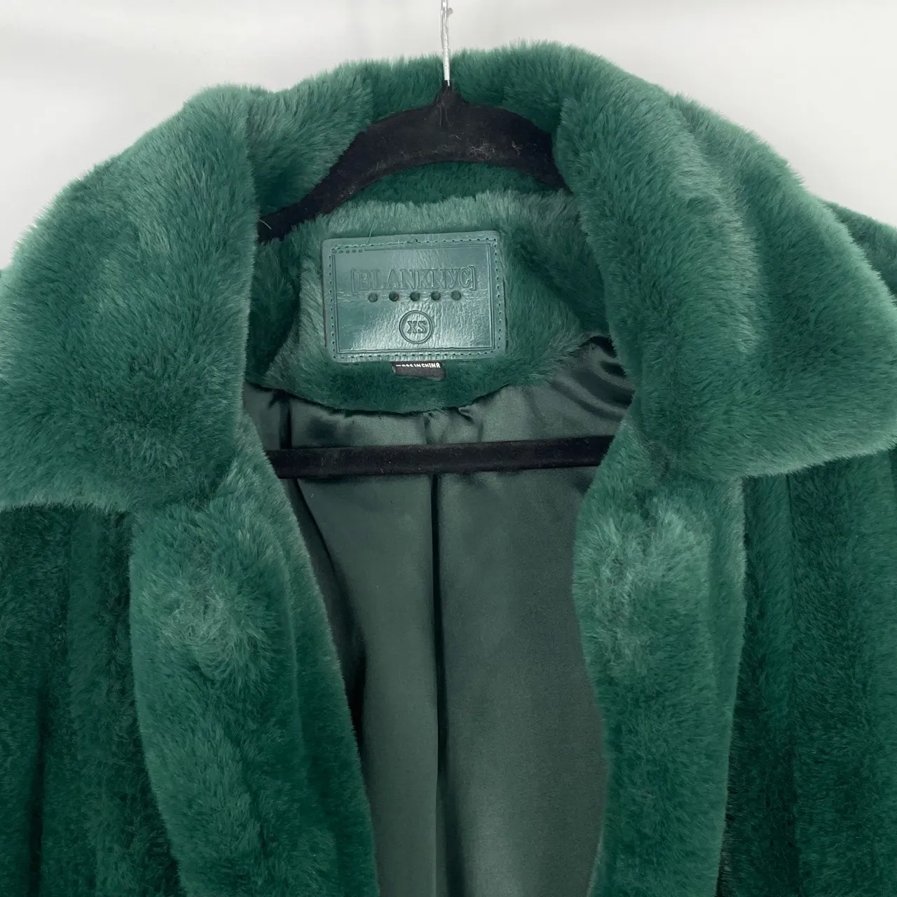BLANKNYC Soft Girl Mob Wife Green Notch Lapel Faux Fur Fluffy Cropped Jacket  XS - Image 8
