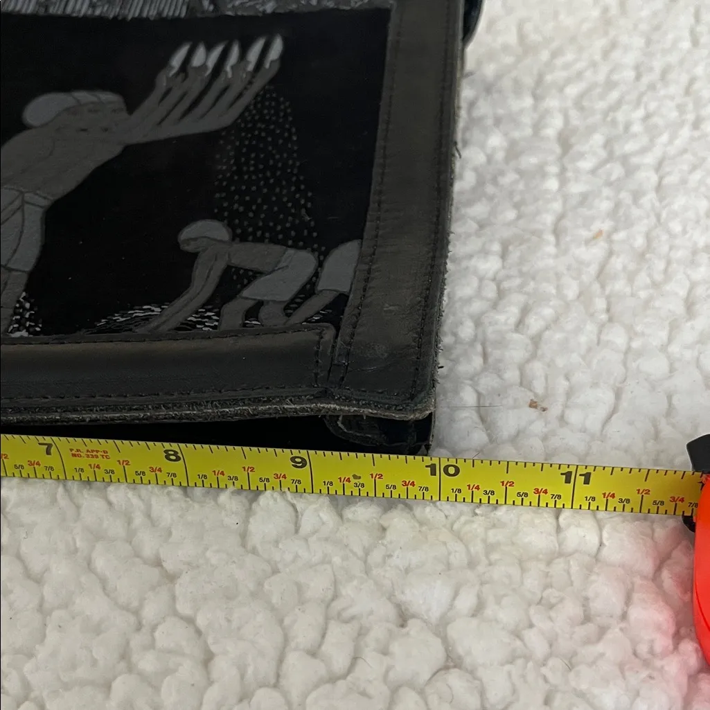 Roberto Vascon Black Embossed Egyptian‎ Design Shoulder Bag - Image 10