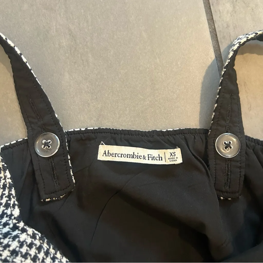 Abercrombie and Fitch Houndstooth Crop Top - Image 4