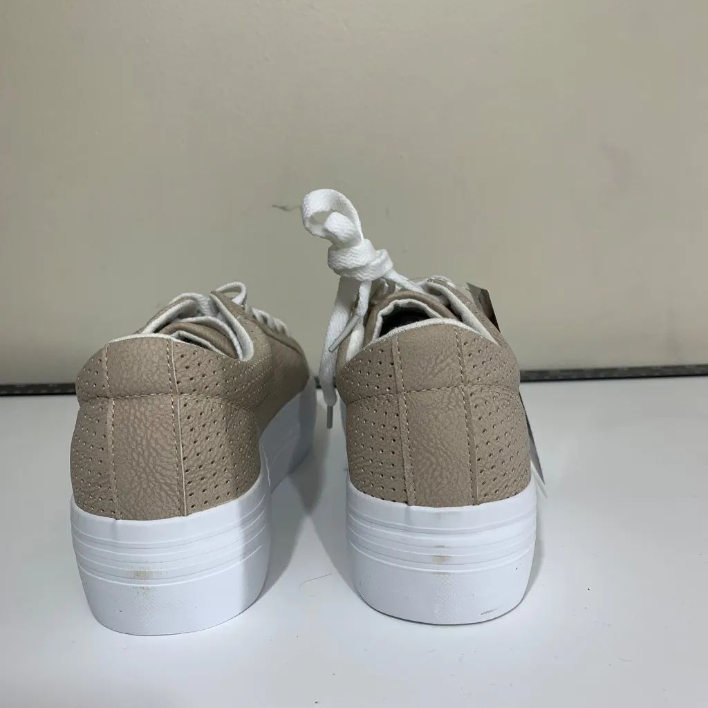 Women’s Platform Sneakers Size 7 Beige Faux Leather Lace Up Comfort In Every Ste - Image 9